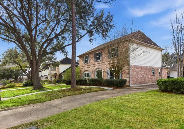 Photo 3 of Single family home for sale at 1306 Dominion Dr, Katy, TX 77450 | MLS# 9253969 | Listing updated on 2026-02-21