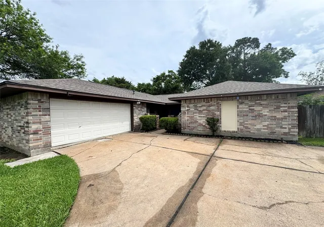 Photo 1 of Single family home for sale at 10415 Sageburrow Dr, Houston, TX 77089 | MLS# 79885305 | Listing updated on 2026-09-04