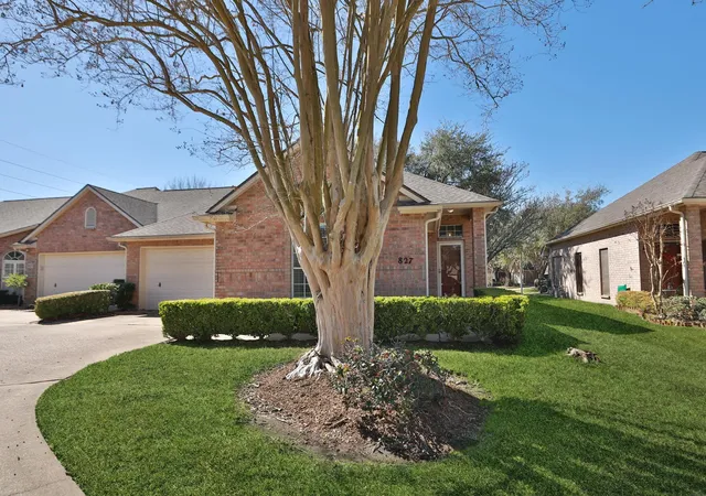 2nd image of 827 Apple Blossom Dr, Pearland, TX 77584 | MLS# 70371798