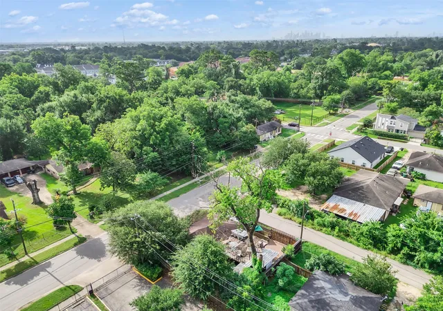 Photo 4 of Single family home for sale at 5915 Knox St, Houston, TX 77091 | MLS# 51101591 | Listing updated on 2026-07-30