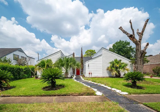 1st image of 10730 Braes Bayou Dr, Houston, TX 77071 | MLS# 87153815