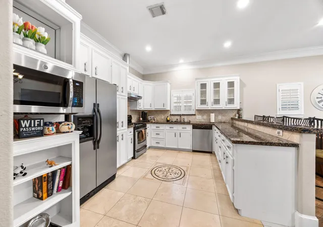 Photo 4 of Single family home for sale at 817 W 26Th St, Houston, TX 77008 | MLS# 75643024 | Listing updated on 2026-09-07