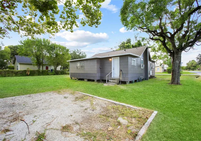 16th image of 102 22nd St N, Texas City, TX 77590 | MLS# 4270447