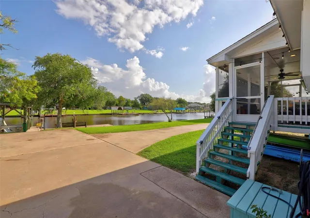 image of 1583 County Road 291, Bay City, TX 77414 | MLS# 68773939