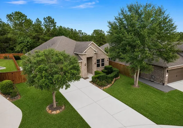 Photo 2 of Single family home for sale at 120 Crinium Lily Ct, Montgomery, TX 77316 | MLS# 76504472 | Listing updated on 2026-07-31