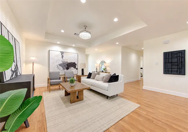 Photo 3 of Sale Pending at 6003 W 43rd St, Houston, TX 77092 | MLS# 36011976 | Listing updated on 2026-09-11