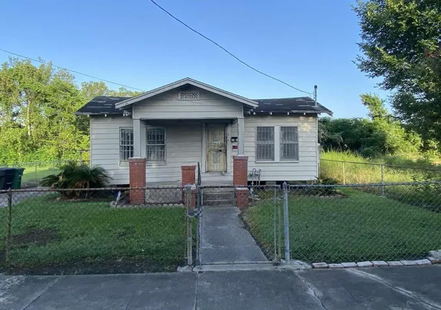 1st image of 2805 Brackenridge St, Houston, TX 77026 | MLS# 21290405