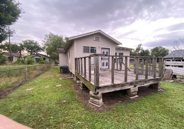 3rd image of 2805 Brackenridge St, Houston, TX 77026 | MLS# 21290405