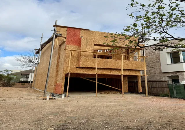 Photo 3 of Single family home for sale at 2412 Elmen St, Houston, TX 77019 | MLS# 93386281 | Listing updated on 2026-09-11