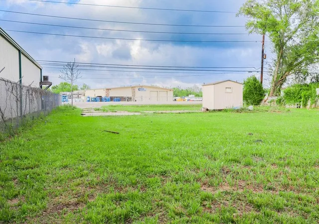 3rd image of 17229 Tx-6, Alvin, TX 77511 | MLS# 2039999