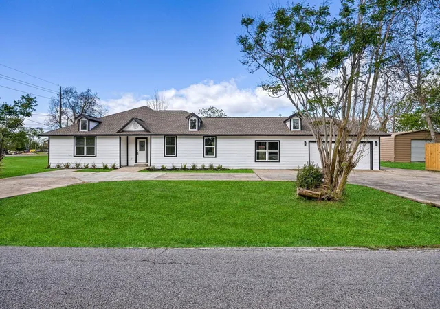 1st image of 1214 Main St, Alvin, TX 77511 | MLS# 15233031