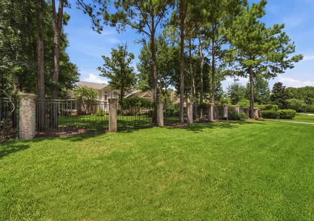 Photo 2 of Single family home for sale at 859 Eagle Pointe, Montgomery, TX 77316 | MLS# 60040950 | Listing updated on 2026-08-29