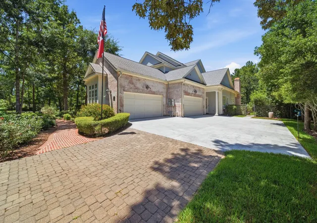 Photo 3 of Single family home for sale at 859 Eagle Pointe, Montgomery, TX 77316 | MLS# 60040950 | Listing updated on 2026-08-29