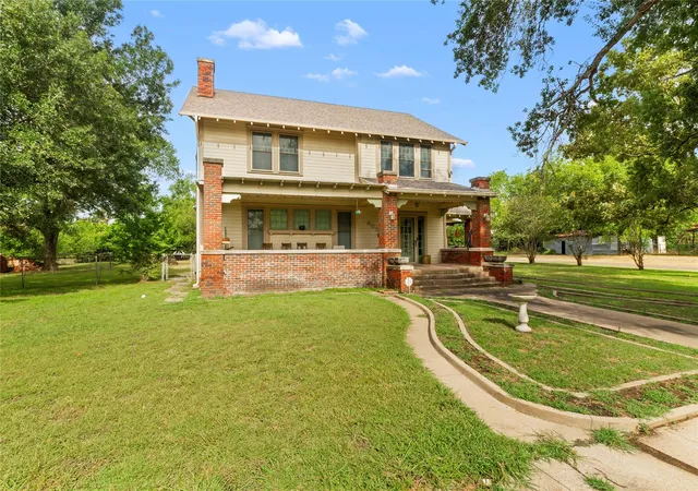 Photo 1 of Single family home for sale at 400 S Mckinney St, Mexia, TX 76667 | MLS# 51616314 | Listing updated on 2026-09-12