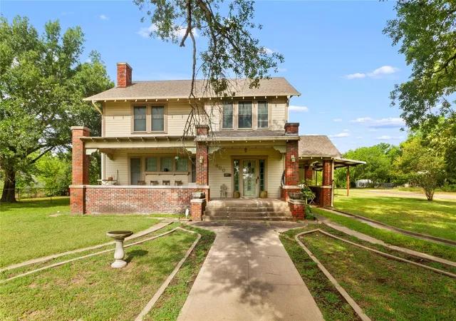 Photo 2 of Single family home for sale at 400 S Mckinney St, Mexia, TX 76667 | MLS# 51616314 | Listing updated on 2026-09-12