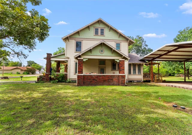Photo 3 of Single family home for sale at 400 S Mckinney St, Mexia, TX 76667 | MLS# 51616314 | Listing updated on 2026-10-09