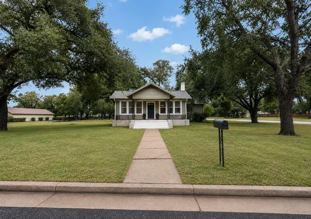 2nd image of 918 S Madison St, La Grange, TX 78945 | MLS# 30689787