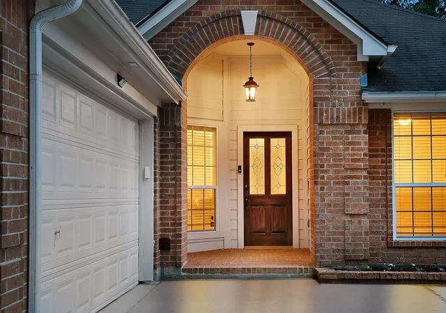 2nd image of 23 Lamps Glow Pl, The Woodlands, TX 77382 | MLS# 88913520