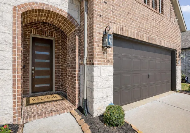 Photo 2 of Single family home for sale at 7110 Pondhawk Dr, Katy, TX 77493 | MLS# 31040081 | Listing updated on 2026-08-26