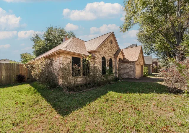 Photo 2 of Sale Pending at 7714 Broken Arrow St, Baytown, TX 77521 | MLS# 21838910 | Listing updated on 2026-03-16