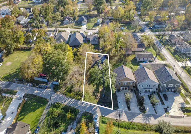 Photo 1 of Sale Pending at 1039 Marcolin St, Houston, TX 77088 | MLS# 15729626 | Listing updated on 2026-09-25