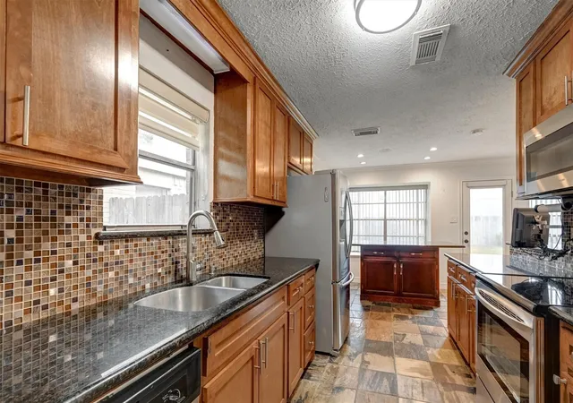 Photo 2 of Single family home for sale at 10118 Fernstone Ln, Houston, TX 77070 | MLS# 38127435 | Listing updated on 2026-08-04