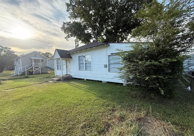 4th image of 2213 Matthews St, Bay City, TX 77414 | MLS# 57934012