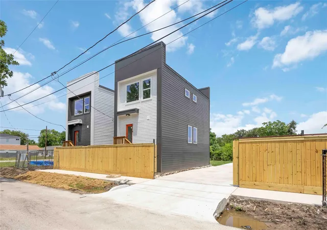 36th image of 3104 Lee St #A-B, Houston, TX 77026 | MLS# 48593217