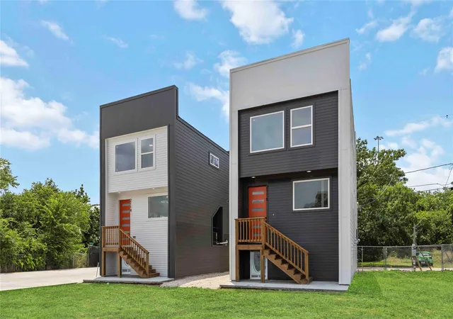 3rd image of 3104 Lee St, Houston, TX 77026