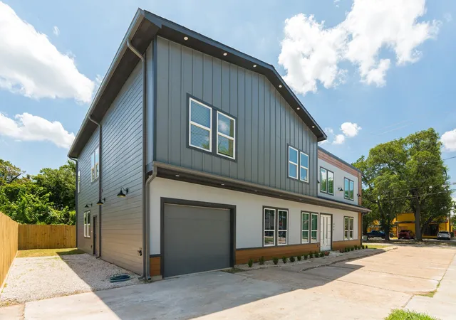 Photo 3 of Single family home for sale at 404 N Ave H, Humble, TX 77338 | MLS# 87105071 | Listing updated on 2026-08-25