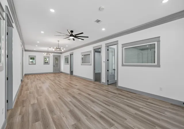 Photo 4 of Single family home for sale at 404 N Ave H, Humble, TX 77338 | MLS# 87105071 | Listing updated on 2026-08-25