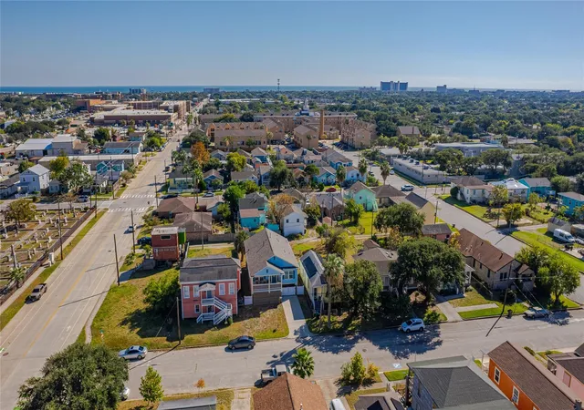 Photo 3 of Single family home for sale at 4309 K Ave, Galveston, TX 77550 | MLS# 57249550 | Listing updated on 2026-06-19