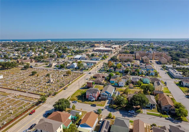 Photo 3 of Single family home for sale at 4309 K Ave, Galveston, TX 77550 | MLS# 57249550 | Listing updated on 2026-06-19
