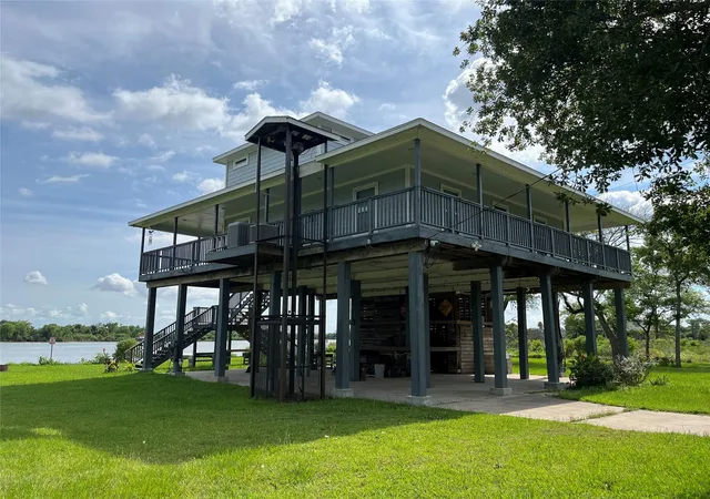 Photo 3 of Sale Pending at 21511 Rio Villa Dr S, Houston, TX 77049 | MLS# 64263487 | Listing updated on 2026-09-17