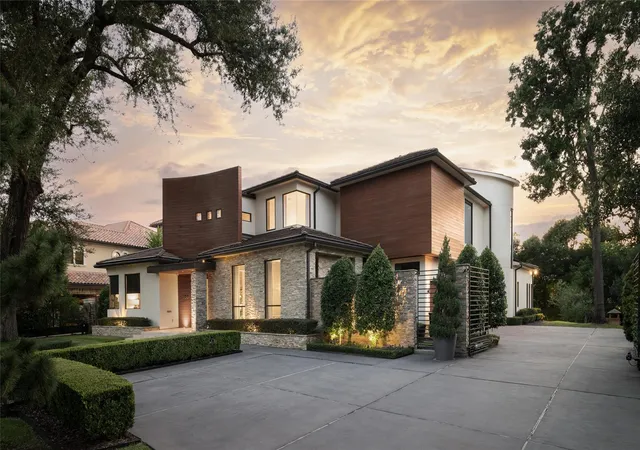 Photo 1 of Sale Pending at 309 Glenwood Dr, Houston, TX 77007 | MLS# 17871887 | Listing updated on 2026-09-04