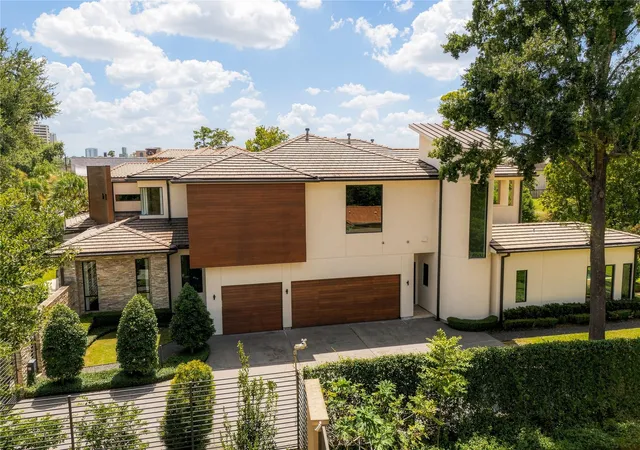 Photo 3 of Sale Pending at 309 Glenwood Dr, Houston, TX 77007 | MLS# 17871887 | Listing updated on 2026-09-04