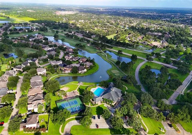 Photo 3 of Single family home for sale at 3211 Hickory Grv Ln, Pearland, TX 77584 | MLS# 94019399 | Listing updated on 2026-09-15