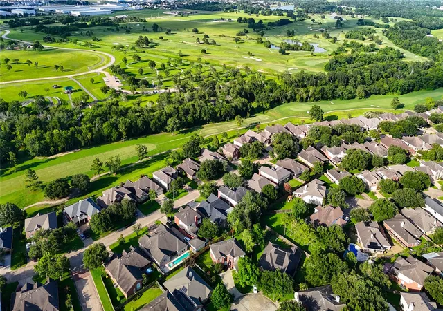 Photo 3 of Single family home for sale at 3211 Hickory Grv Ln, Pearland, TX 77584 | MLS# 94019399 | Listing updated on 2026-09-15