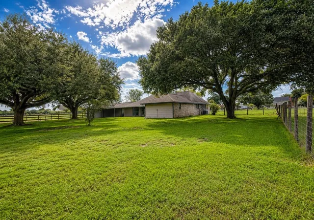 Photo 4 of Sale Pending at 8696 Moravian Dr, Sealy, TX 77474 | MLS# 38062656 | Listing updated on 2026-09-18