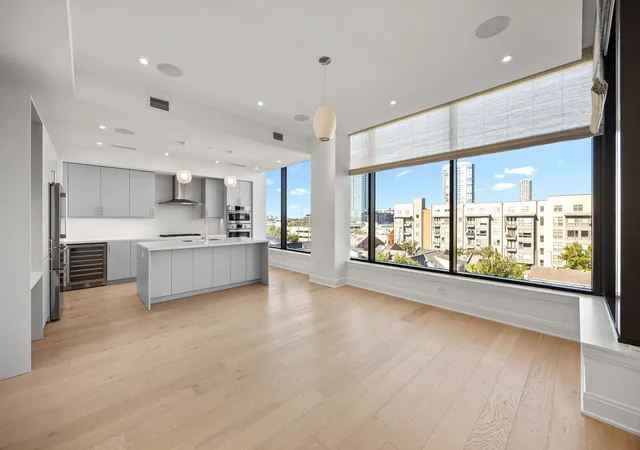 5th image of 2323 W Main St, Houston, TX 77098