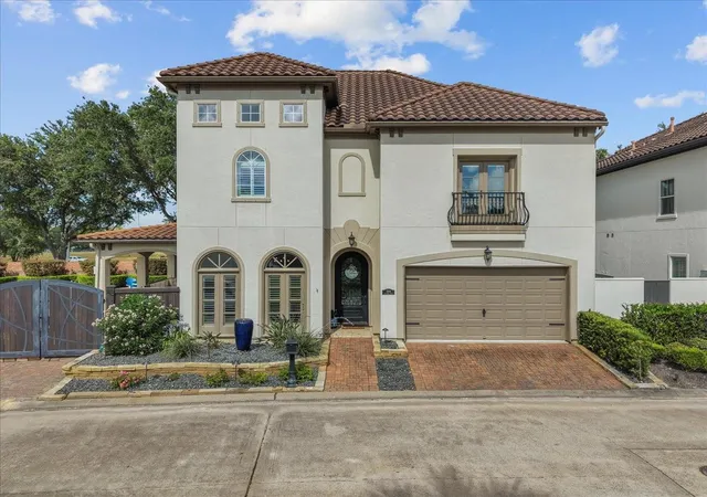 Homes for sale in League City, TX | 1304 Sailaway Dr, League City, TX 77573 | MLS# 71105349
