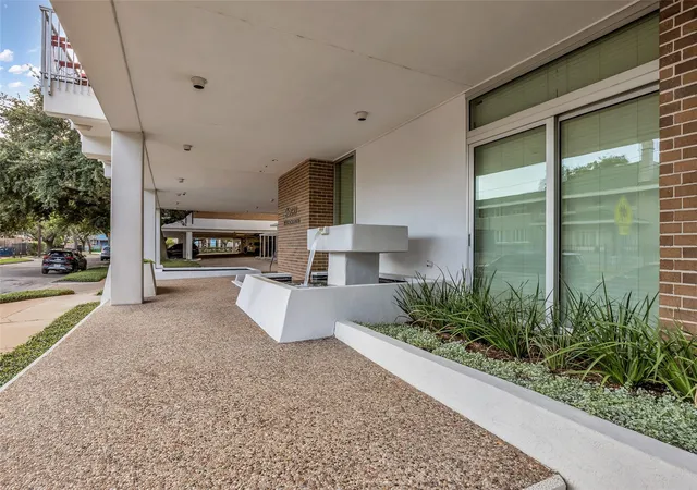 3rd image of 3614 Montrose Blvd, Houston, TX 77006