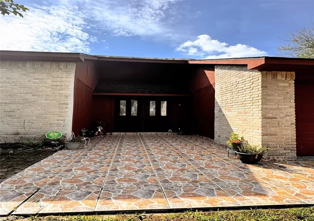 Photo 3 of Single family home for sale at 19811 Bellaw Woods Dr, Humble, TX 77338 | MLS# 97499925 | Listing updated on 2026-05-26