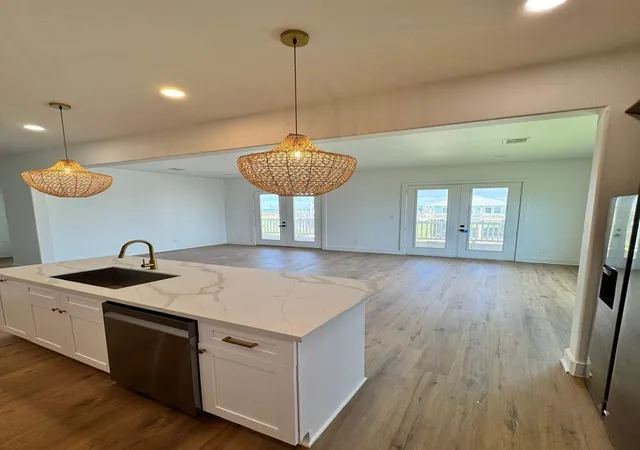 4th image of 13014 Buccaneer Pkwy, Freeport, TX 77541 | MLS# 9874711