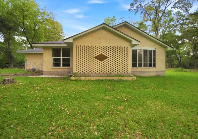 Photo 2 of Single family home for sale at 6161 Woodland Lakes Loop, Willis, TX 77378 | MLS# 50574544 | Listing updated on 2026-07-27