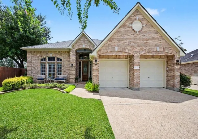 1st image of 1602 Wellington Wy, Houston, TX 77055 | MLS# 66706386
