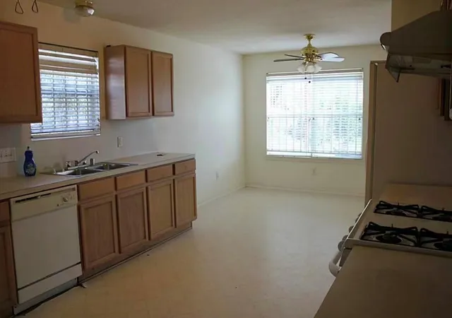 2nd image of 6403 Linden Knoll Ln, Houston, TX 77085 | MLS# 68528917