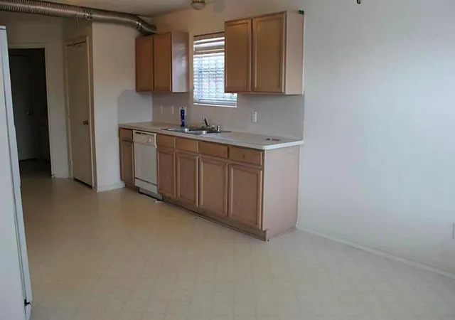 4th image of 6403 Linden Knoll Ln, Houston, TX 77085 | MLS# 68528917