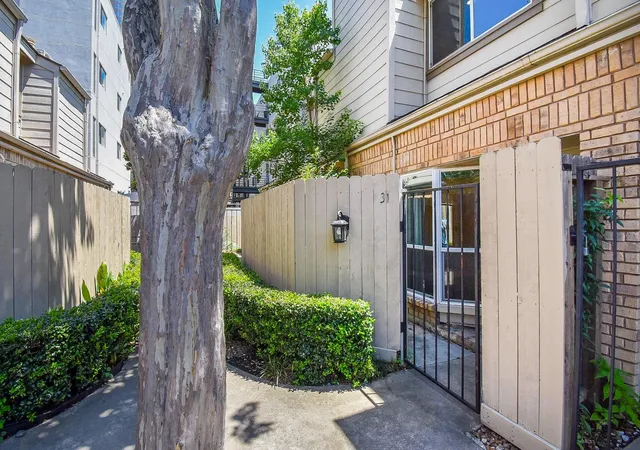 3rd image of 1829 Augusta Dr, Houston, TX 77057