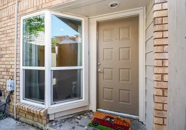 4th image of 1829 Augusta Dr, Houston, TX 77057